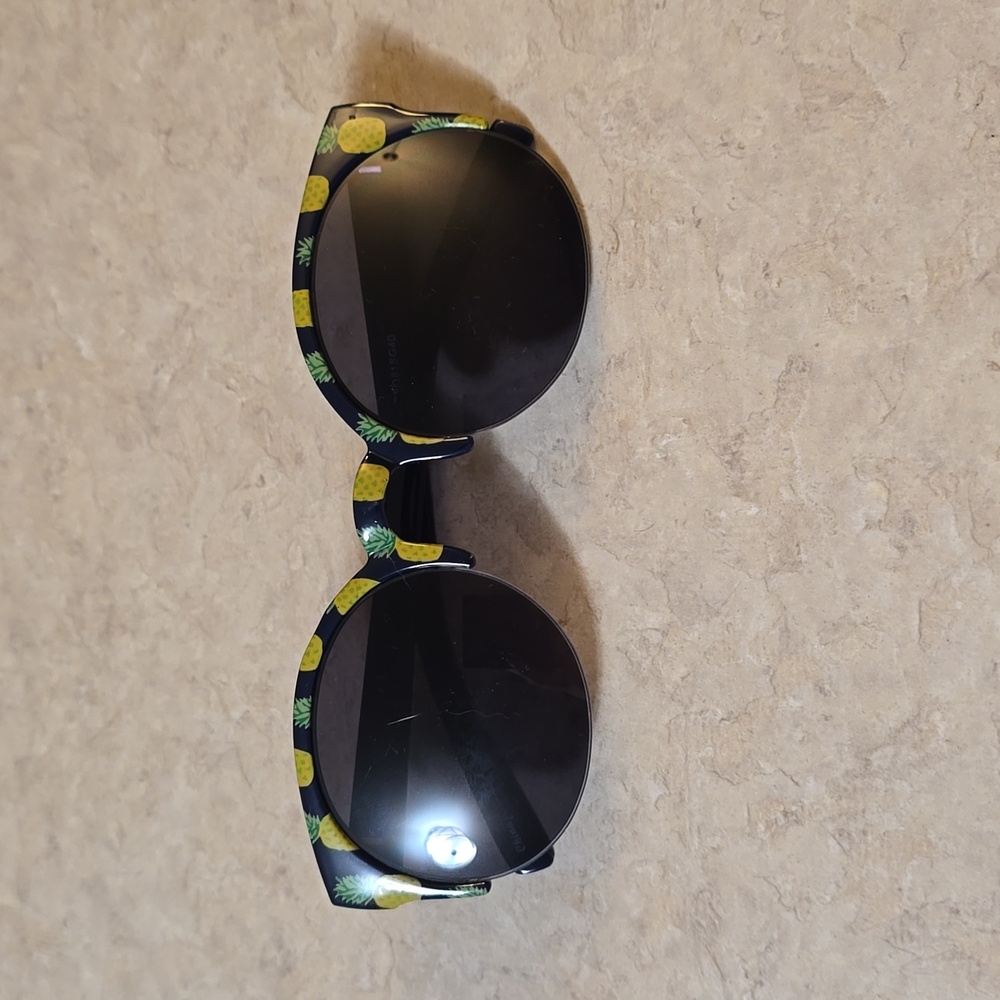 Blue pinapple sunglasses